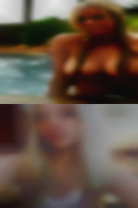 Naked girls meet hot women who want bedroom sex.